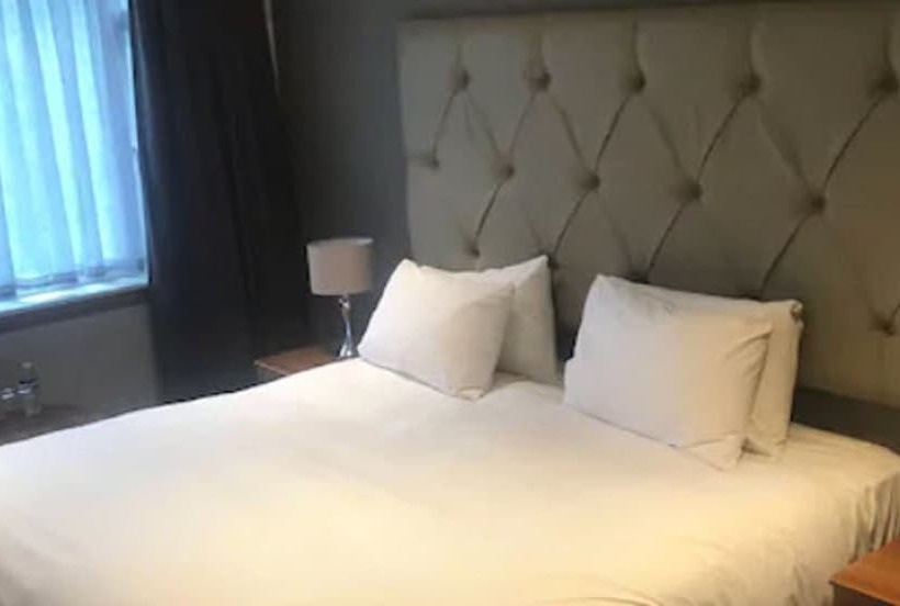 اتاق خانوادگی, The Scot