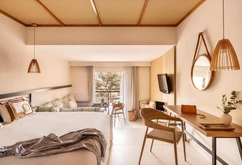 سوئیت جونیور با چشمانداز, Zel Costa Brava