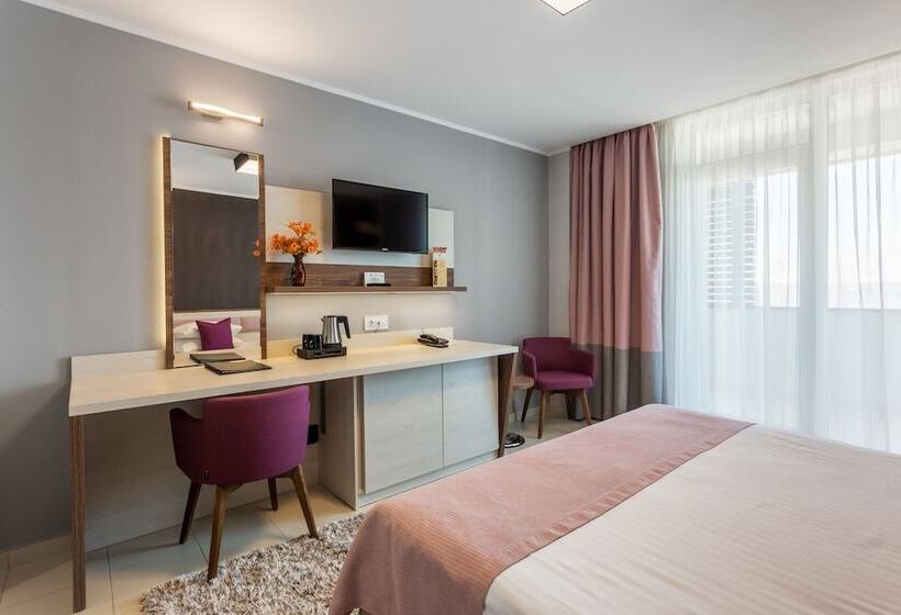 غرفة قياسية مطلّة علي البحيرة, Splendid Conference & Spa Hotel – Adults Only