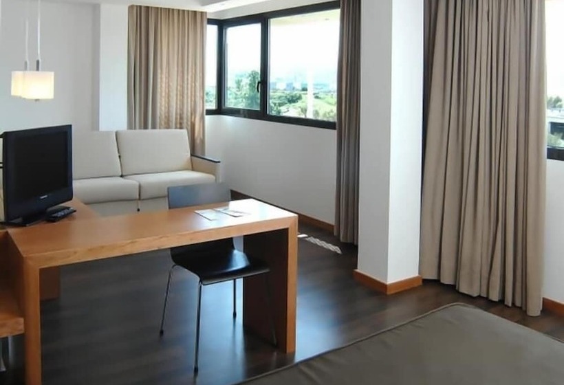 חדר סטנדרט לארבעה, As Porta De Barcelona