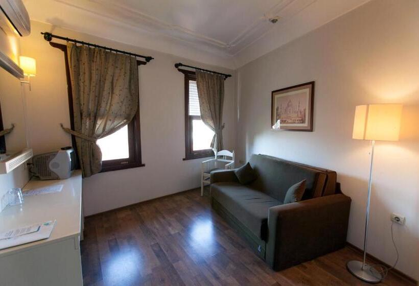 اتاق خانوادگی با چشم‌انداز باغ, Aspen Hotel Kaleiçi