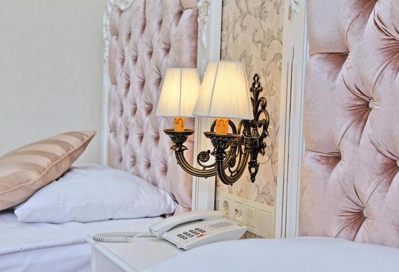 اتاق لوکس با چشم‌انداز باغ, Aspen Hotel Kaleiçi