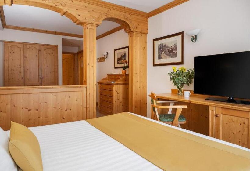 주니어 스위트, Cristallo