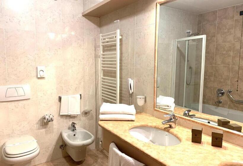 주니어 스위트, Cristallo