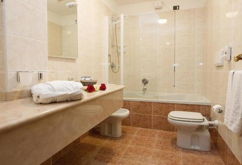 주니어 스위트, Cristallo