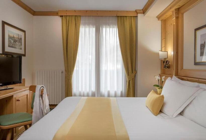 주니어 스위트, Cristallo