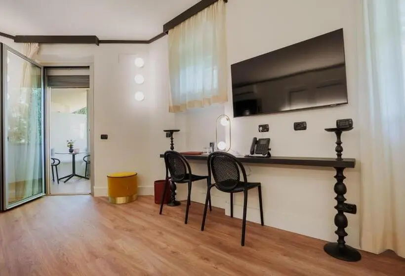 اتاق لوکس چهار تخته, Joivy Together Florence Urban Resort