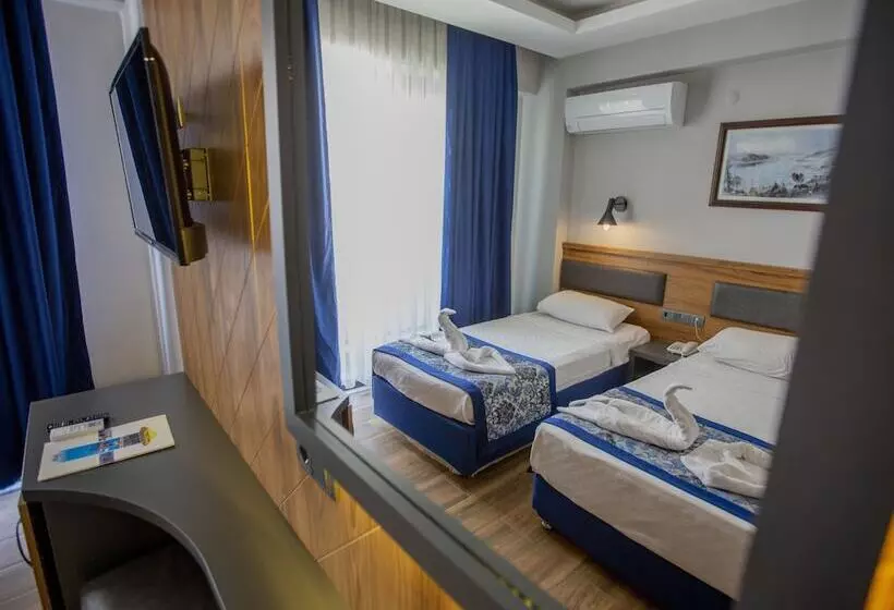 اتاق استاندارد با چشم‌انداز استخر, Fatih Hotel Kleopatra