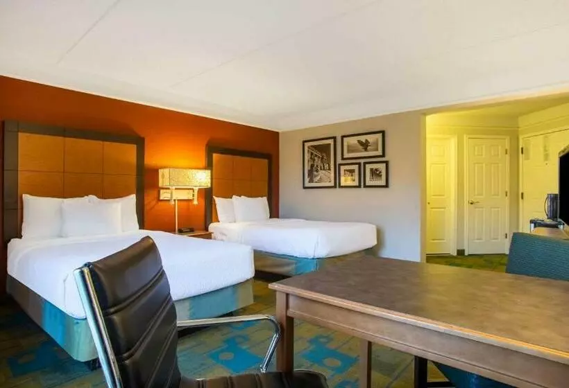 ２ダブルベッドのスタンダードルーム, La Quinta By Wyndham Charlotte Airport South