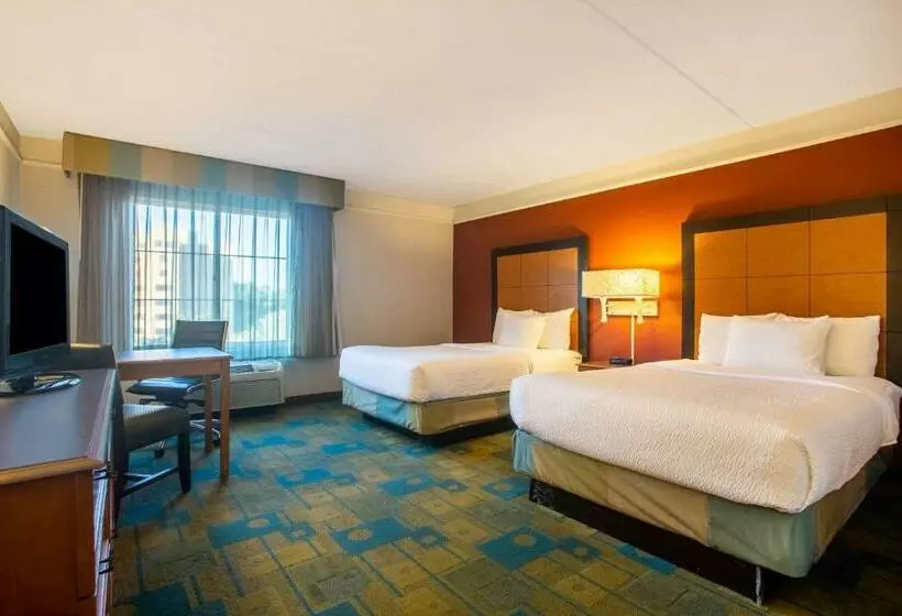 ２ダブルベッドのスタンダードルーム, La Quinta By Wyndham Charlotte Airport South