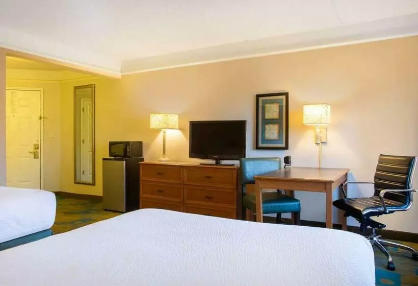 ２ダブルベッドのスタンダードルーム, La Quinta By Wyndham Charlotte Airport South