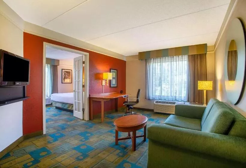 キングサイズベッドのスイートルーム, La Quinta By Wyndham Charlotte Airport South