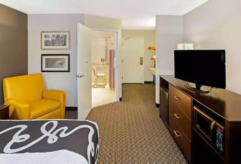 キングサイズベッドのエクゼクティブルーム, La Quinta By Wyndham Milwaukee Delafield