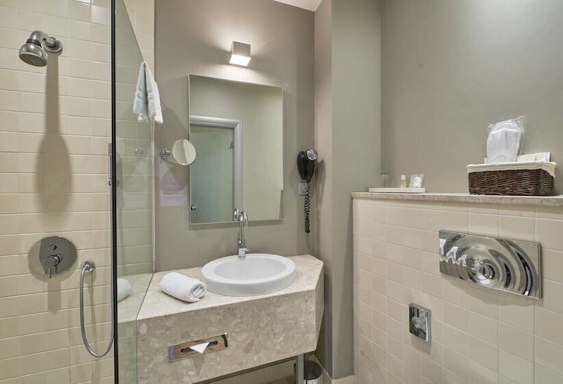 اتاق استاندارد یک نفره, Opera