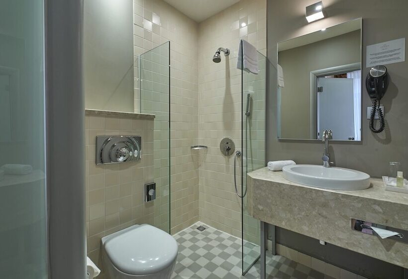 اتاق استاندارد یک نفره, Opera