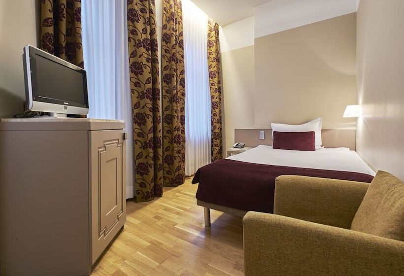 اتاق استاندارد یک نفره, Opera