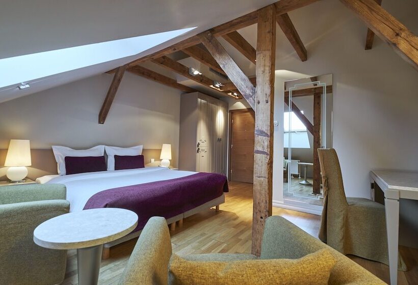 اتاق استاندارد, Opera