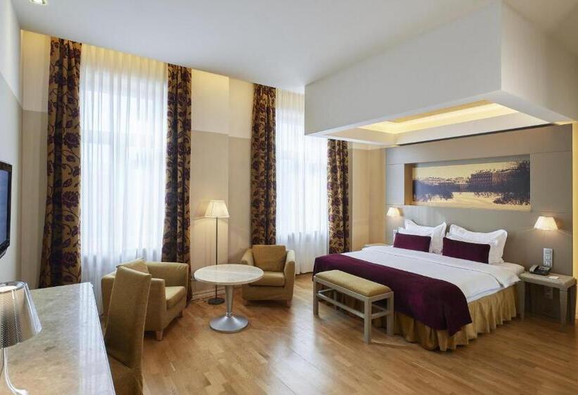 اتاق سوپریور, Opera