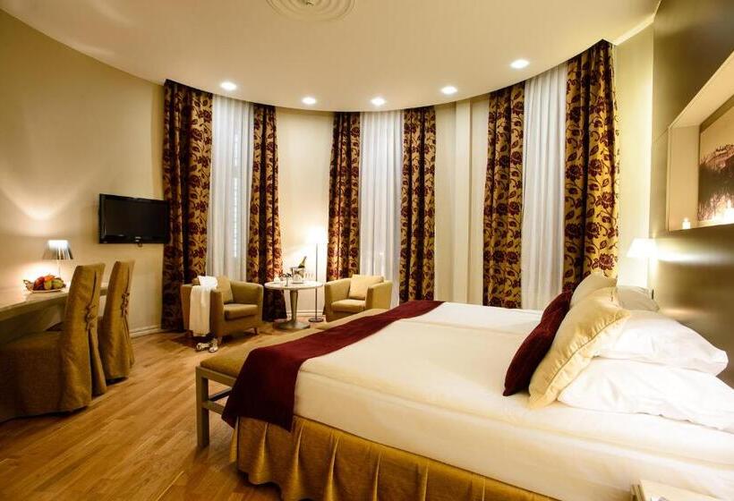 اتاق سوپریور, Opera