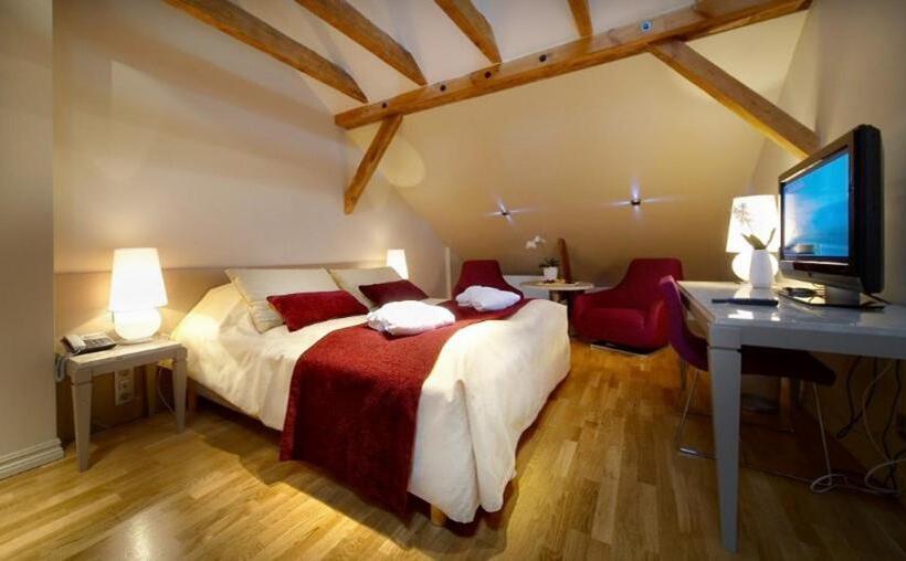 سوییت خانوادگی, Opera