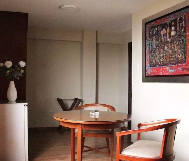 سوییت جونیور, Park Suites