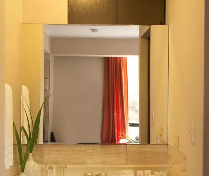 سوییت لوکس, Park Suites