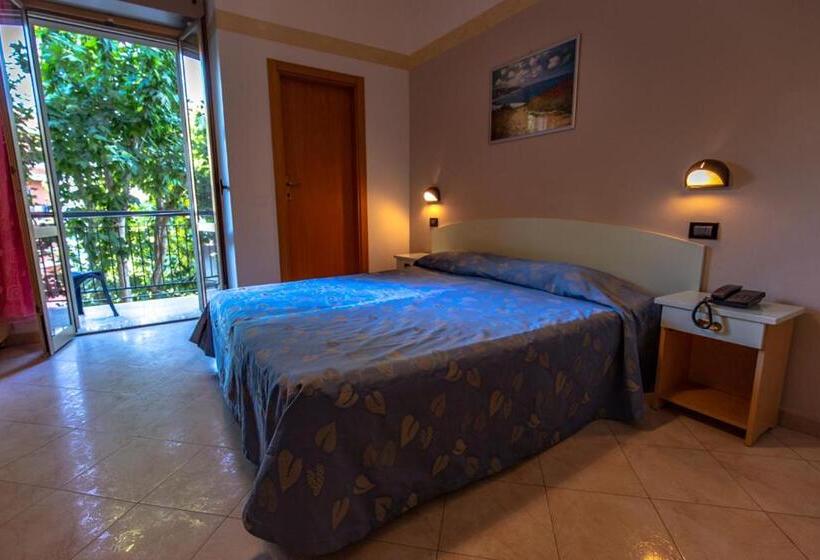 バルコニー付きスタンダードルーム, Susy