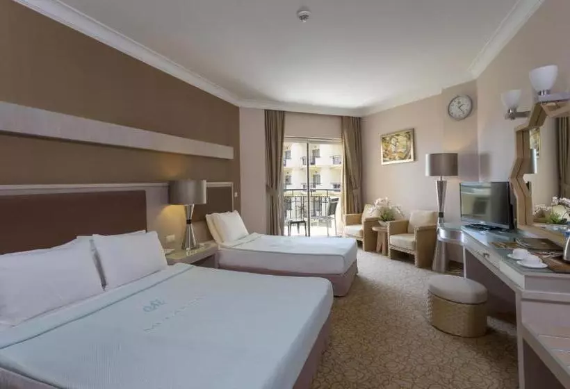اتاق استاندارد سه نفره, Mukarnas Spa & Resort