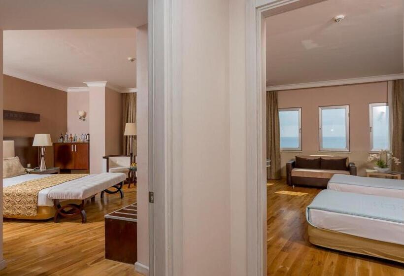 اتاق خانوادگی با چشم‌انداز دریا, Mukarnas Spa & Resort