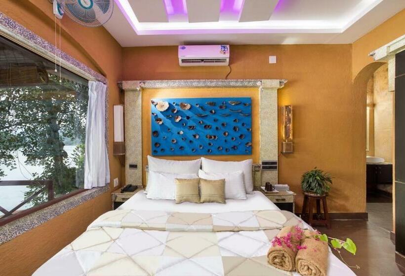 带阳台的豪华间, Munkudil Ayurveda & Yoga Retreat