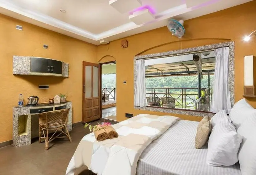 バルコニー付きデラックスルーム, Munkudil Ayurveda & Yoga Retreat