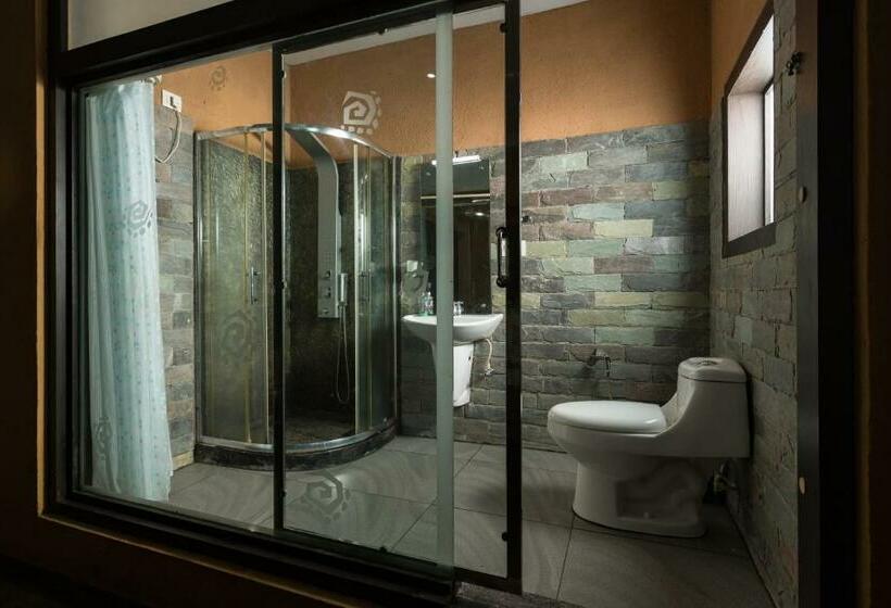 带阳台的豪华间, Munkudil Ayurveda & Yoga Retreat