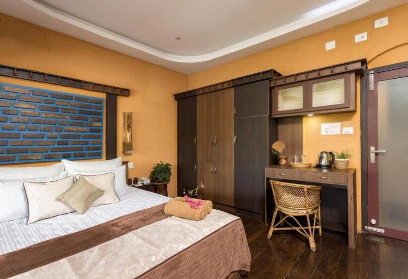 带阳台的豪华间, Munkudil Ayurveda & Yoga Retreat