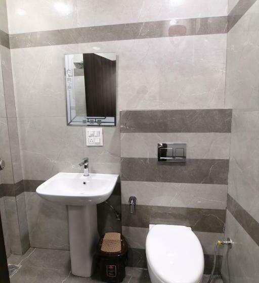 Номер Deluxe, Ovel