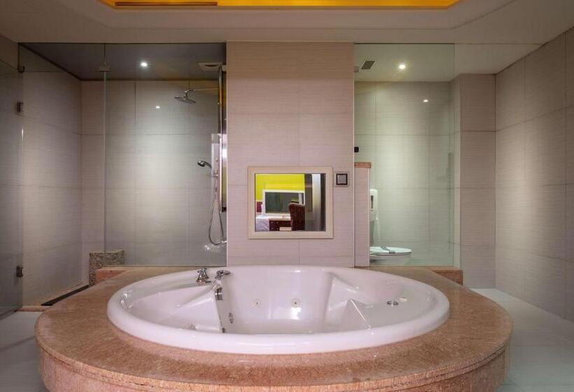 اتاق لوکس, Instone Motel