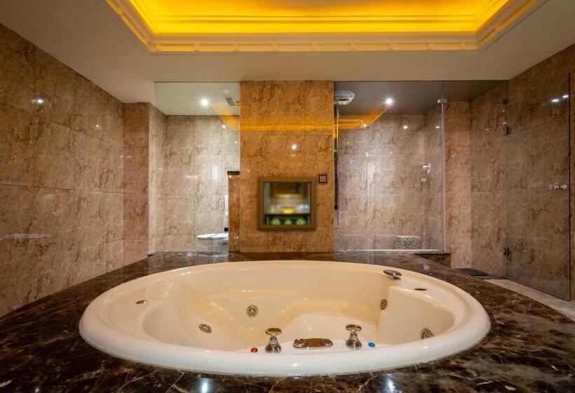 اتاق لوکس با تخت بزرگ, Instone Motel