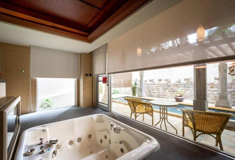 اتاق استاندارد با چشم‌انداز باغ, Instone Motel