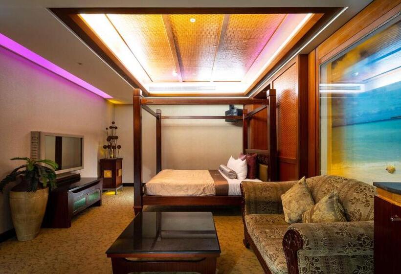 اتاق استاندارد با چشم‌انداز باغ, Instone Motel