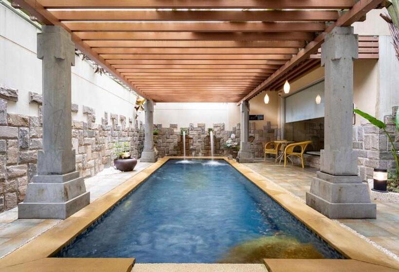 اتاق استاندارد با چشم‌انداز باغ, Instone Motel