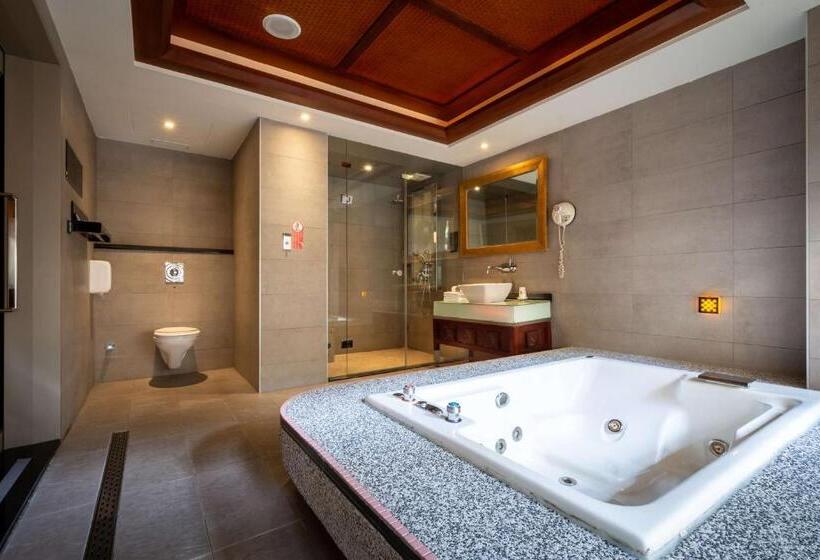 اتاق استاندارد با چشم‌انداز باغ, Instone Motel