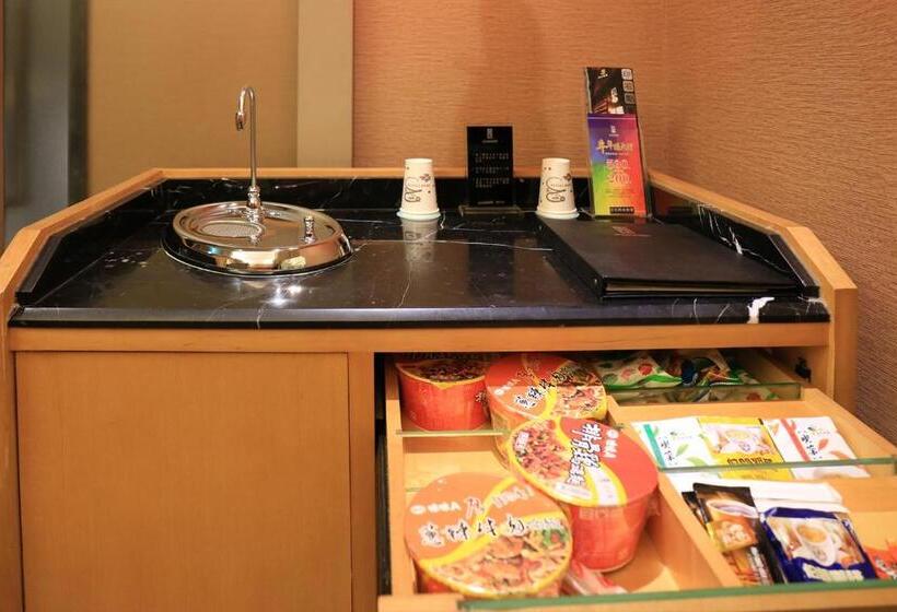 اتاق لوکس چهار تخته, Instone Motel