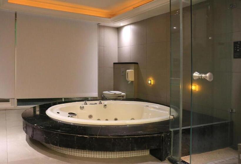 اتاق لوکس چهار تخته, Instone Motel