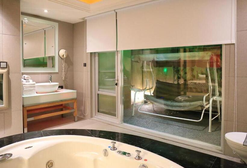 اتاق لوکس چهار تخته, Instone Motel