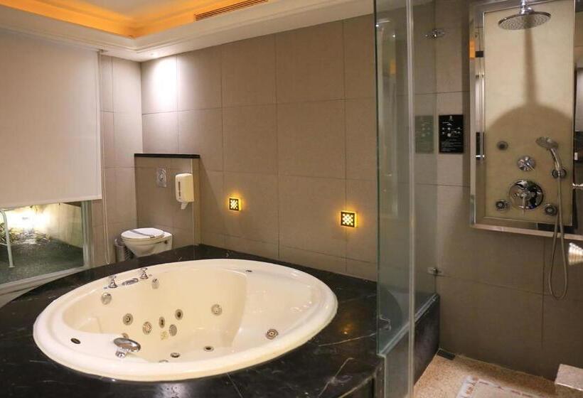 اتاق لوکس چهار تخته, Instone Motel