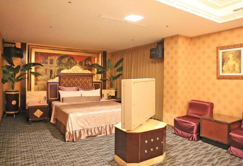 اتاق سوپریور خانوادگی, Instone Motel