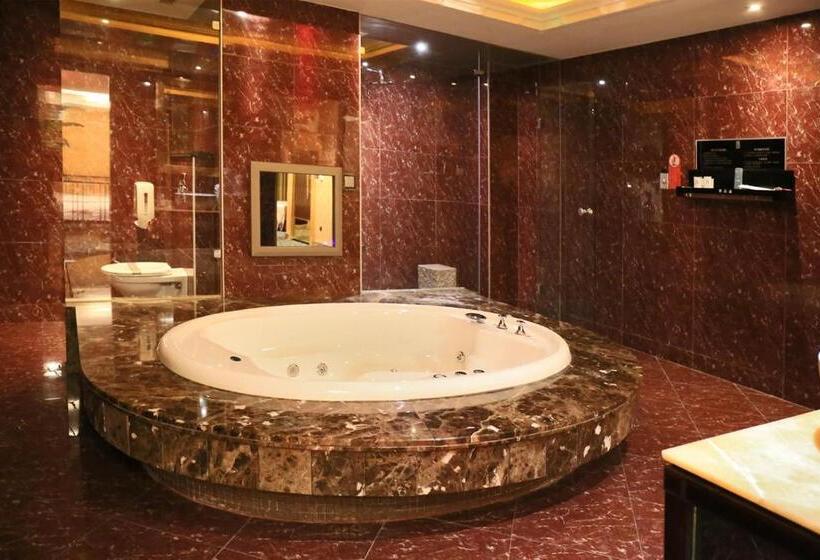 اتاق سوپریور خانوادگی, Instone Motel