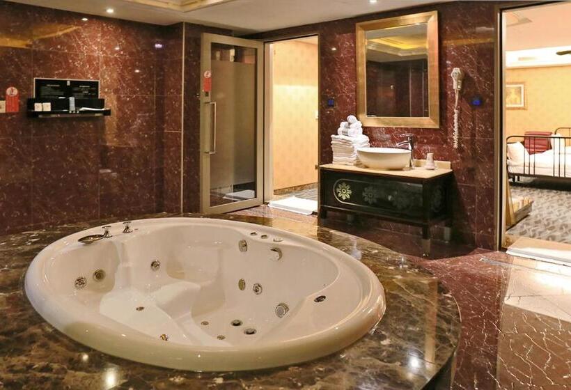 اتاق سوپریور خانوادگی, Instone Motel