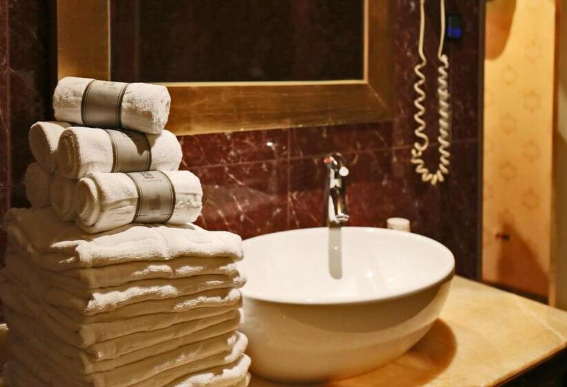 اتاق سوپریور خانوادگی, Instone Motel