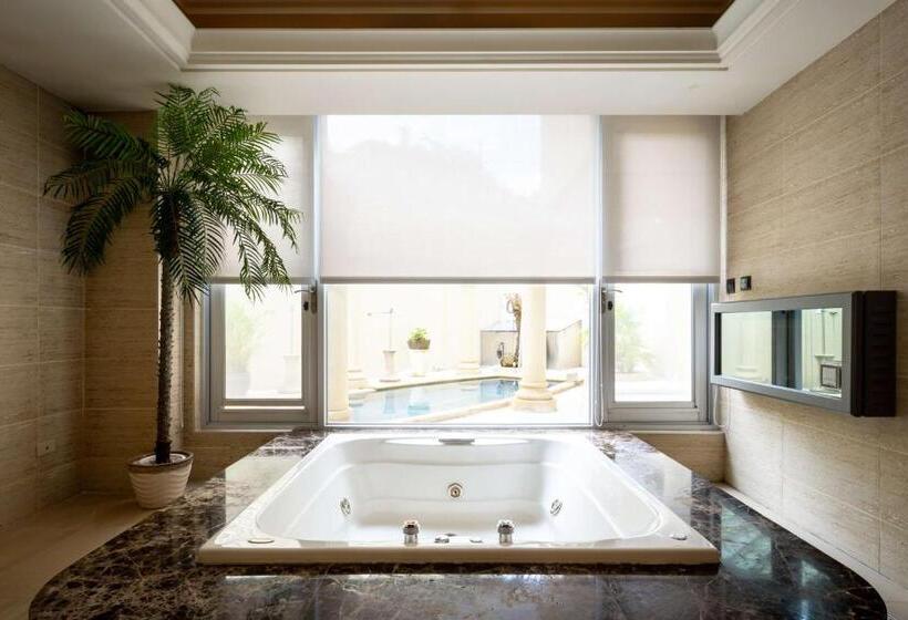 اتاق استاندارد با چشم‌انداز باغ, Instone Motel