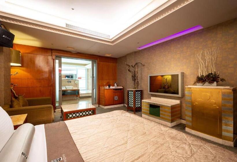 اتاق استاندارد با چشم‌انداز باغ, Instone Motel